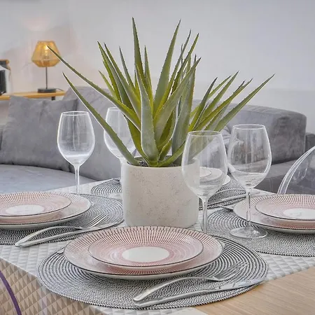Immogroom - Center Of - Renovated - Terrace - Air Conditioning - Wif