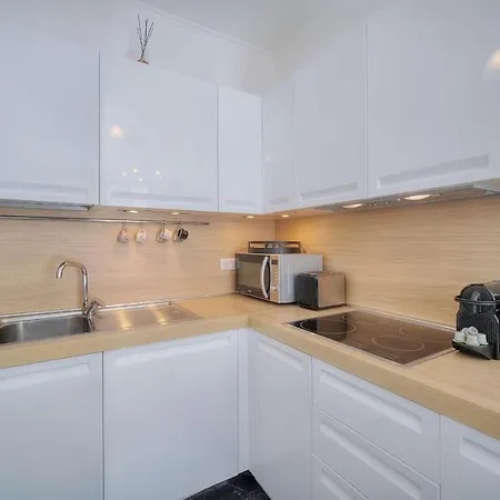 Immogroom - Center Of - Renovated - Terrace - Air Conditioning - Wif